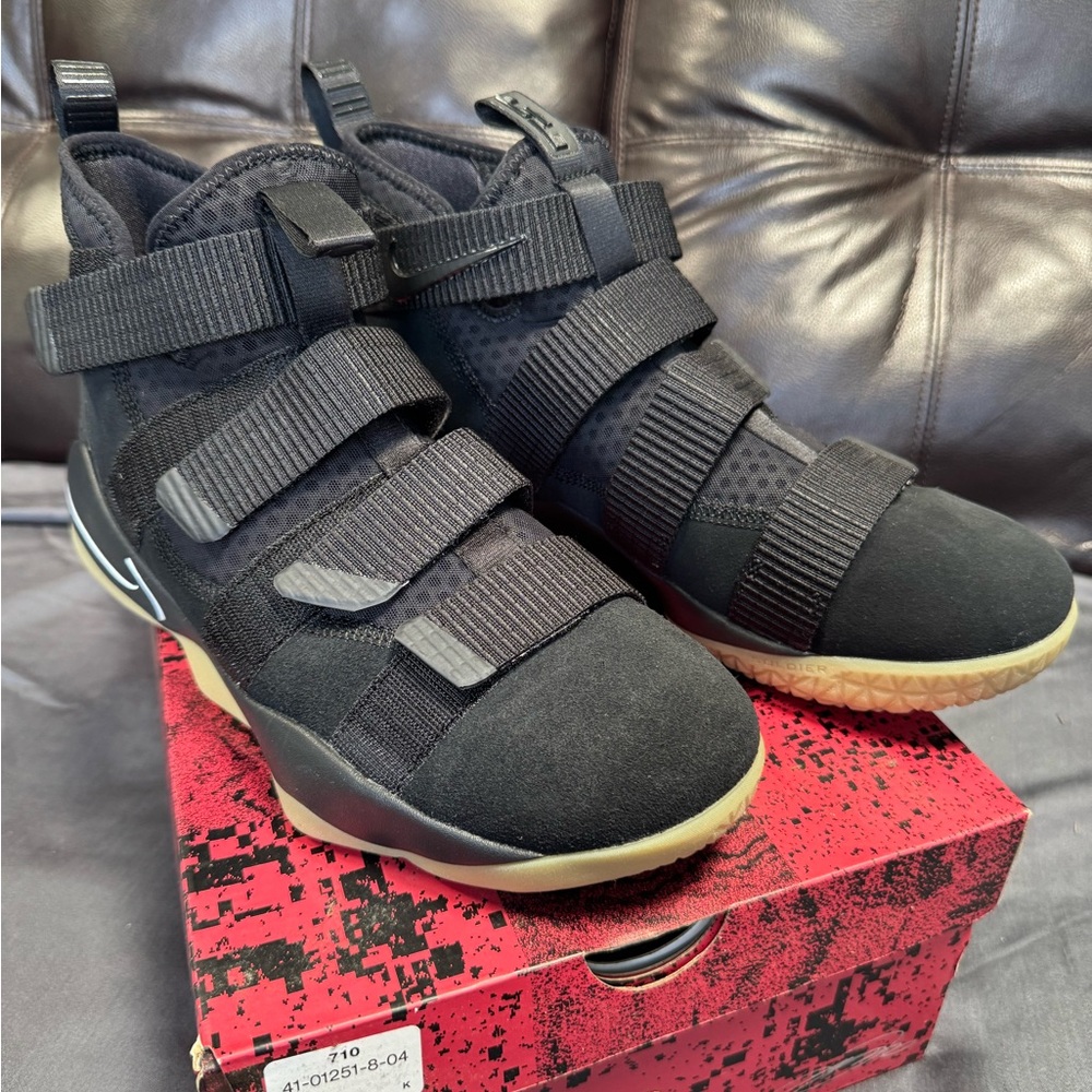 Nike LeBron Soldier XI